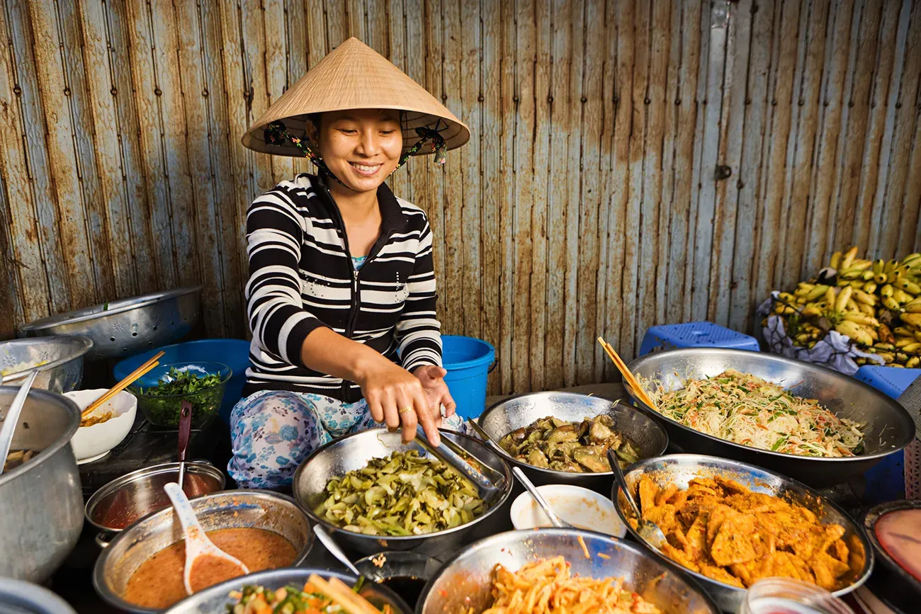 Hoi An Night Market street food vendor grilling rice paper 2026